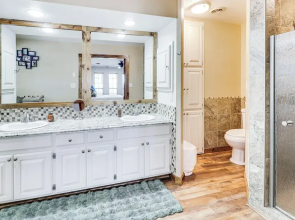 3 Mi to Downtown Roswell: Home w/ Patio + Yard