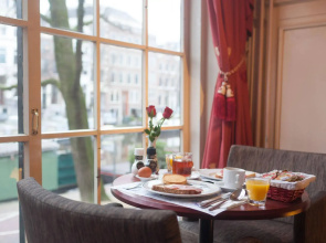 Townhouse Hotel