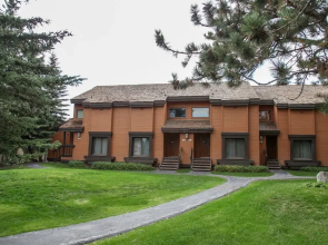 Snowcreek II #253 1 Bedroom Condo by RedAwning