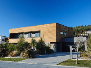 Clutha Place - Sleeps 8 - Lake Views - Balcony