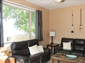 Lakefront Cottage at Nk'mip Campground - 4 Br Cabin
