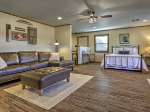 Cozy Fredericksburg Studio Near Wineries!