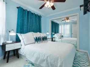 Beachfront Condo w/ Pool & Hot Tub by RedAwning