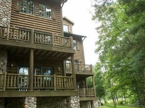 Log Gables - Lake Front
