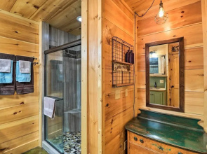 Mountain View Hideaway w/ Outdoor Fireplace!