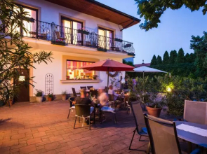Pension Julia - Haus Elisabeth - Weinhof Lang-Wallner