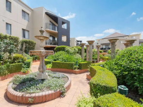 Sleek 2-bed Apartment in Vibrant Kingston