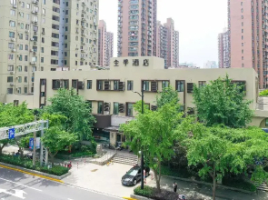Ji Hotel (Shanghai Hailun Road Metro Station)