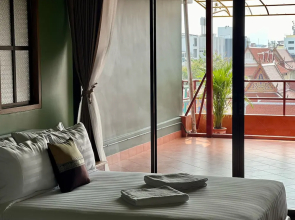 Cha Na Stay at Merry V