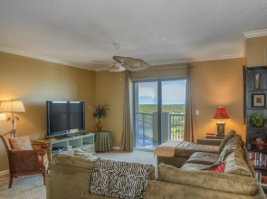 Beautiful and Lavish Ocean-view High Rise!