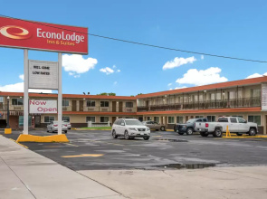 Econo Lodge Inn & Suites Mason City - Clear Lake
