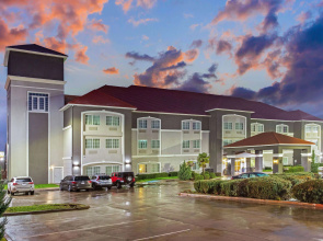 La Quinta Inn & Suites by Wyndham Cleburne