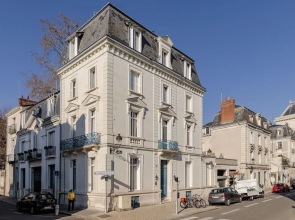 Hôtel Corneille - Entrée autonome, réception en ligne -Encore Mieux