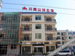 Danxia Mountain No. 5 Hotel