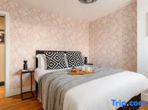Wholesome Family 3-Bed, 2-Bath Apt; Free Gym & PKG