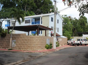 Stylish 1r-1b Apt Near The Beach And Main Street