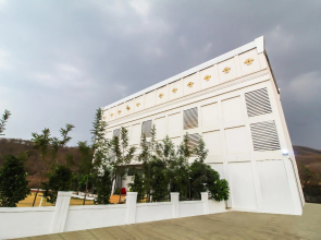 OYO 36896 Sanvi Resort