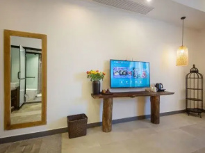Fenghuang Nianhe Riverside Vacation Apartment