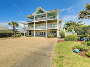 Atlantic Beach Condo - Walk to Beaches!