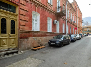 Precious 2 Bedroom apt In The Heart Of Tbilisi