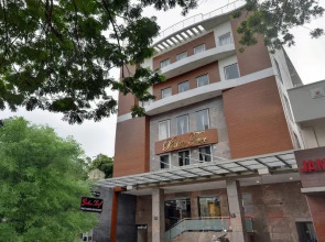 Palm Tree by OYO Rooms