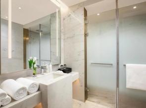 HUALUXE Shanghai Changfeng Park by IHG