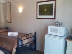 Raymar Motor Inn