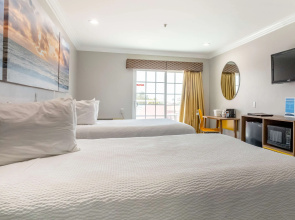 Days Inn by Wyndham Santa Monica