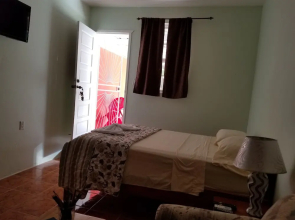 Canuck Cottage Studio Apartment