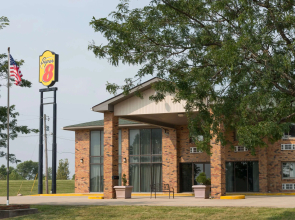 Super 8 by Wyndham Staunton