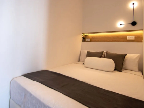 Phaedrus Living: Seaside Modern Flat Lighthouse 52
