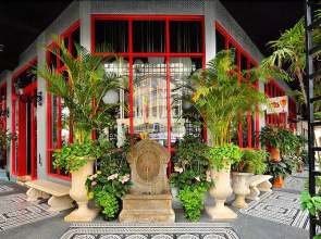 Joe's Apartment Hotel