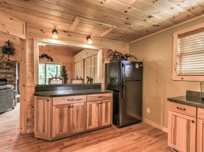 Hot Tub & Loft: Mountain-view Sevierville Cabin