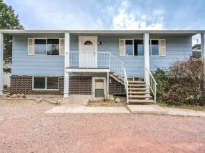 2BR Pikes Peak Views Garden of Gods Dog-friendly!