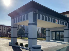 Days Inn and Suites by Wyndham Hammond, IN