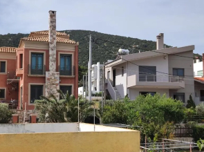 Serenity villa-1st floor-Sea view-Sandy beach 250m away.