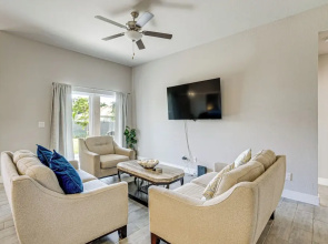 Golf, Shop & Beach-hop: Port Charlotte Gem w/ Yard