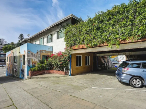 Pet-friendly Apartment: 1 Mi to Lake Merritt!