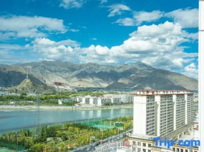 Lhasa James Joyce Coffetel Ruipin Hotel