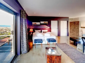Afri Zola Guesthouse