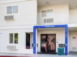 Motel 6 Bakersfield, CA - East