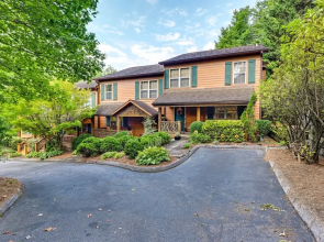 Sapphire Retreat Near Lakes, Trails & Waterfalls!