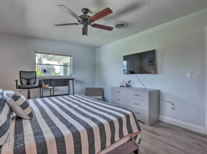 Waterfront Nokomis Escape w/ Dock, Kayaks & Bikes!