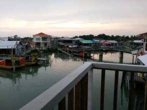 Pulau Ketam D'island Beds & Cafe