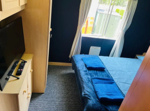 6-bed Seaside Caravan, Free Wifi, Pets Welcome