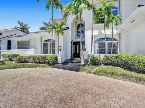6BR Hollywood Lakes Home with Pool & Spa