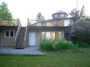Lakeside 4BR Cottage in Bailieboro w BBQ Grill