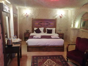 Solo Cave Suites