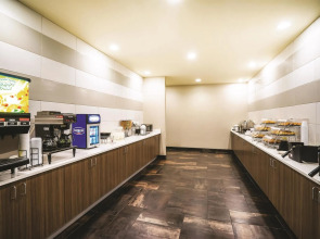 Garner Hotel Glen Burnie BWI Airport Area by IHG