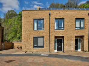 Exclusive - Stunning City Centre House! Parking